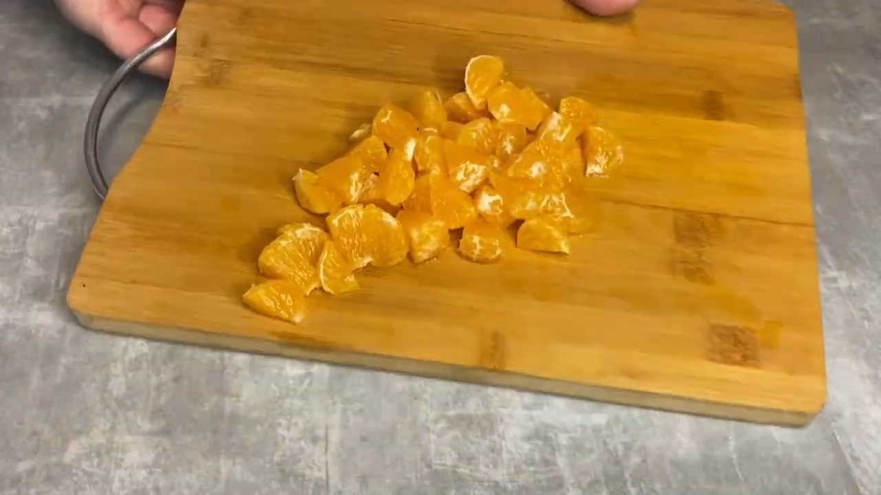 Салат с крабовыми палочками и мандаринами-Шаг 3