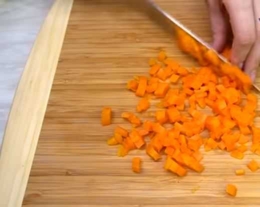 Оливье со свежим огурцом-Шаг 5