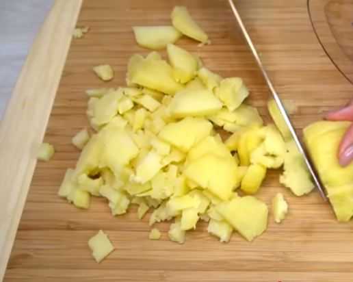 Оливье со свежим огурцом-Шаг 4