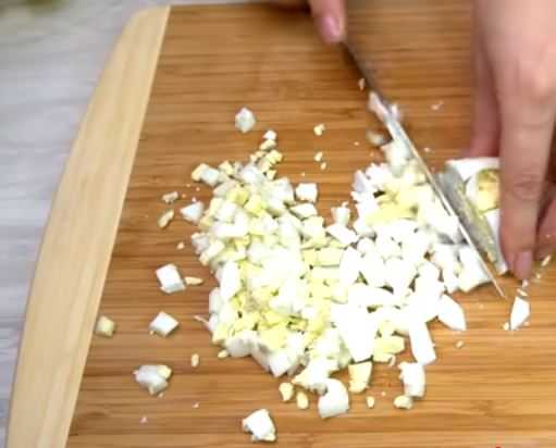 Оливье со свежим огурцом-Шаг 6