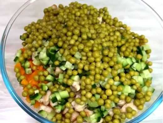 Оливье со свежим огурцом-Шаг 8