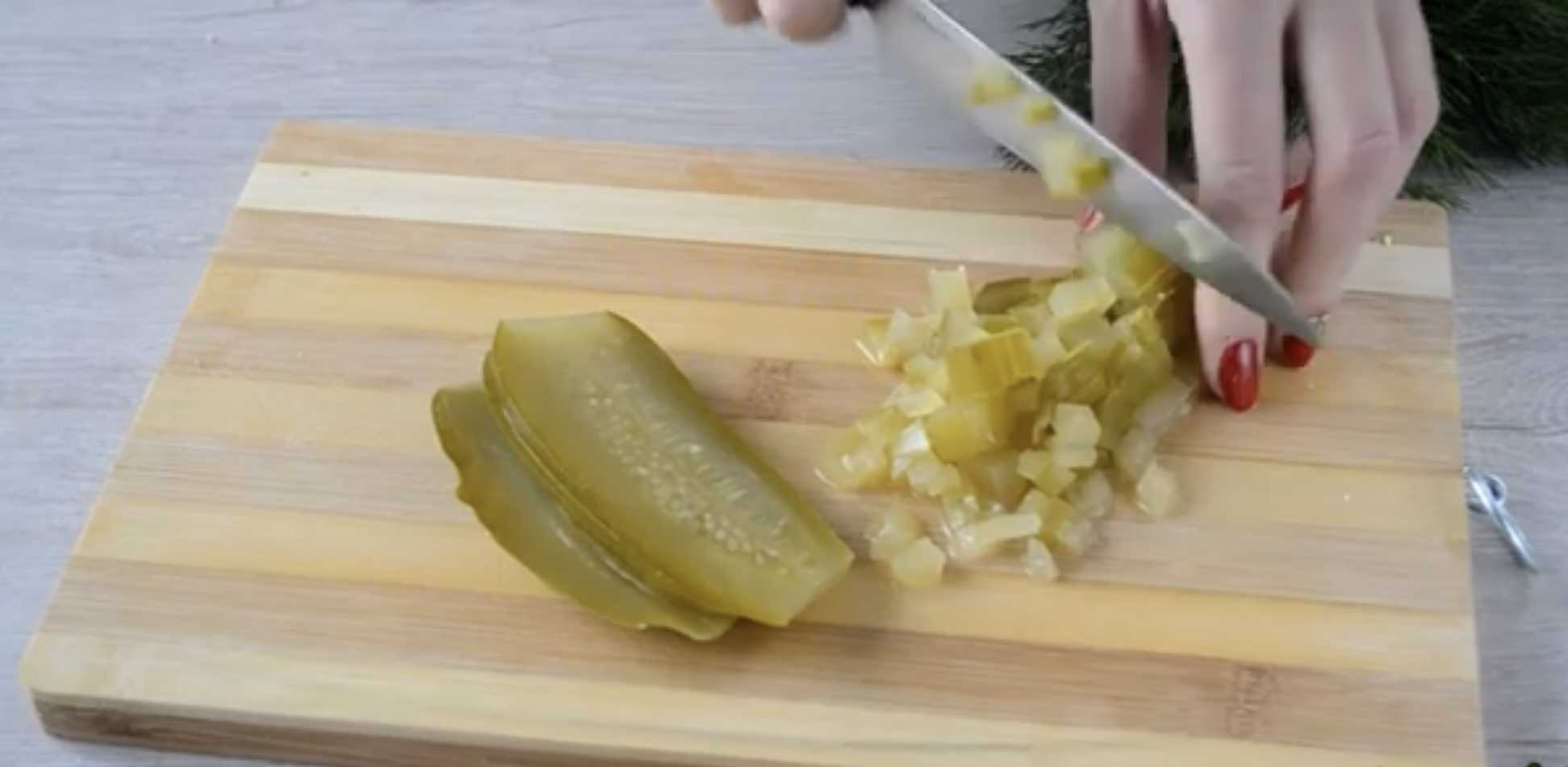 Оливье с солеными огурцами-Шаг 5