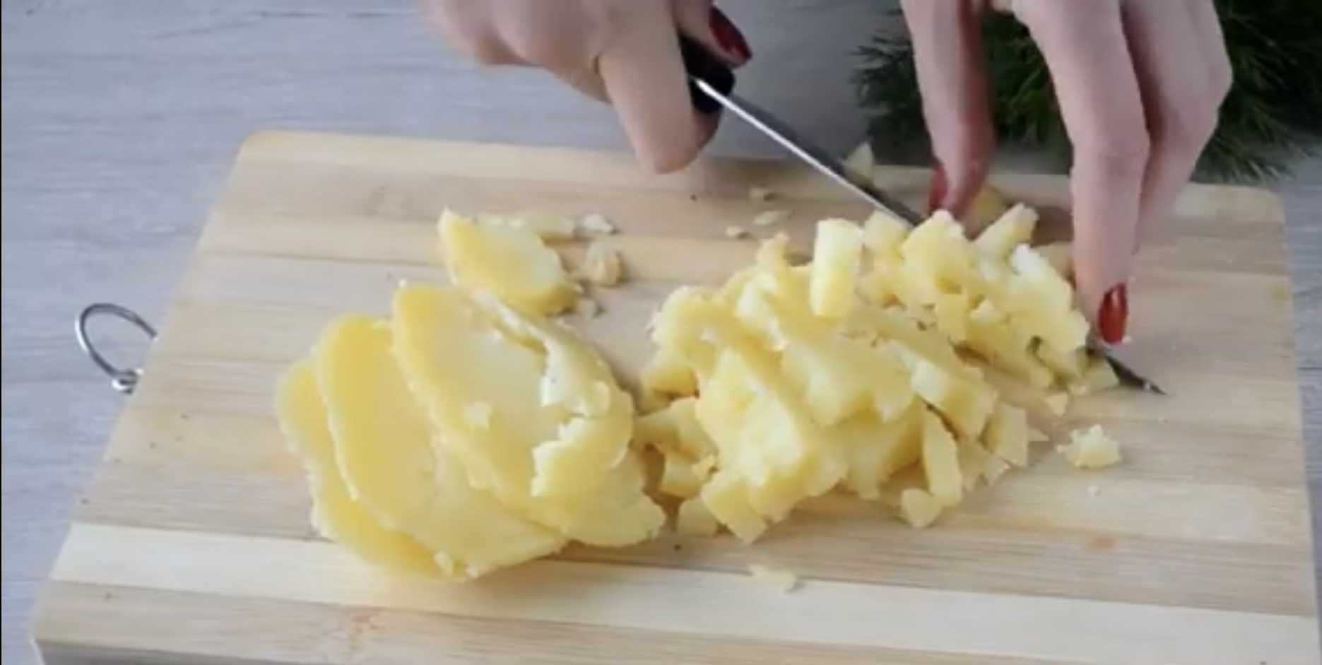 Оливье с солеными огурцами-Шаг 1