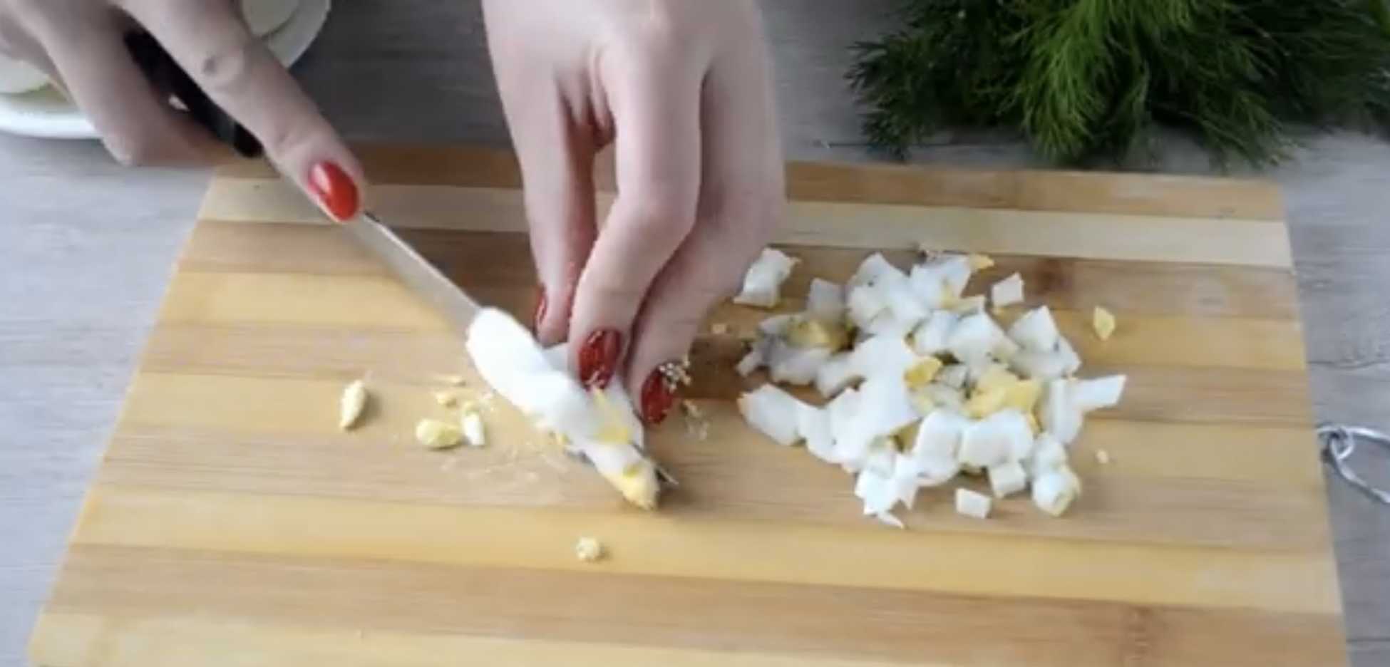 Оливье с солеными огурцами-Шаг 4