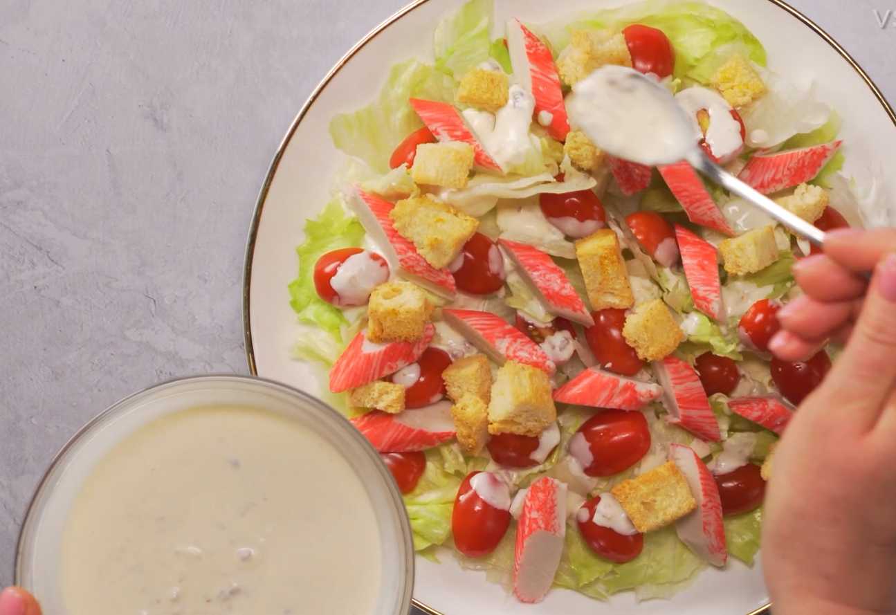 Цезарь с крабовыми палочками-Шаг 7