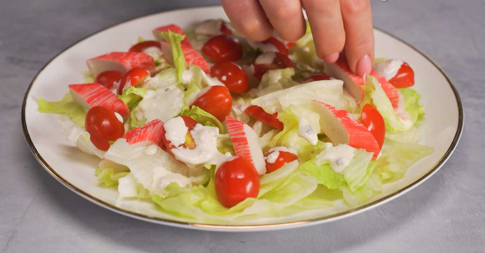 Цезарь с крабовыми палочками-Шаг 5