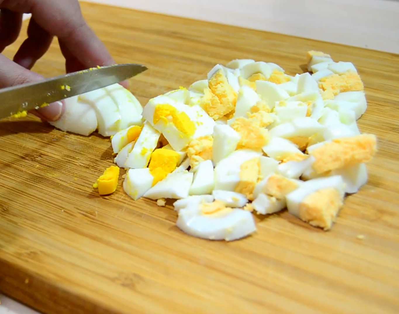 Салат с грибами и крабовыми палочками-Шаг 1