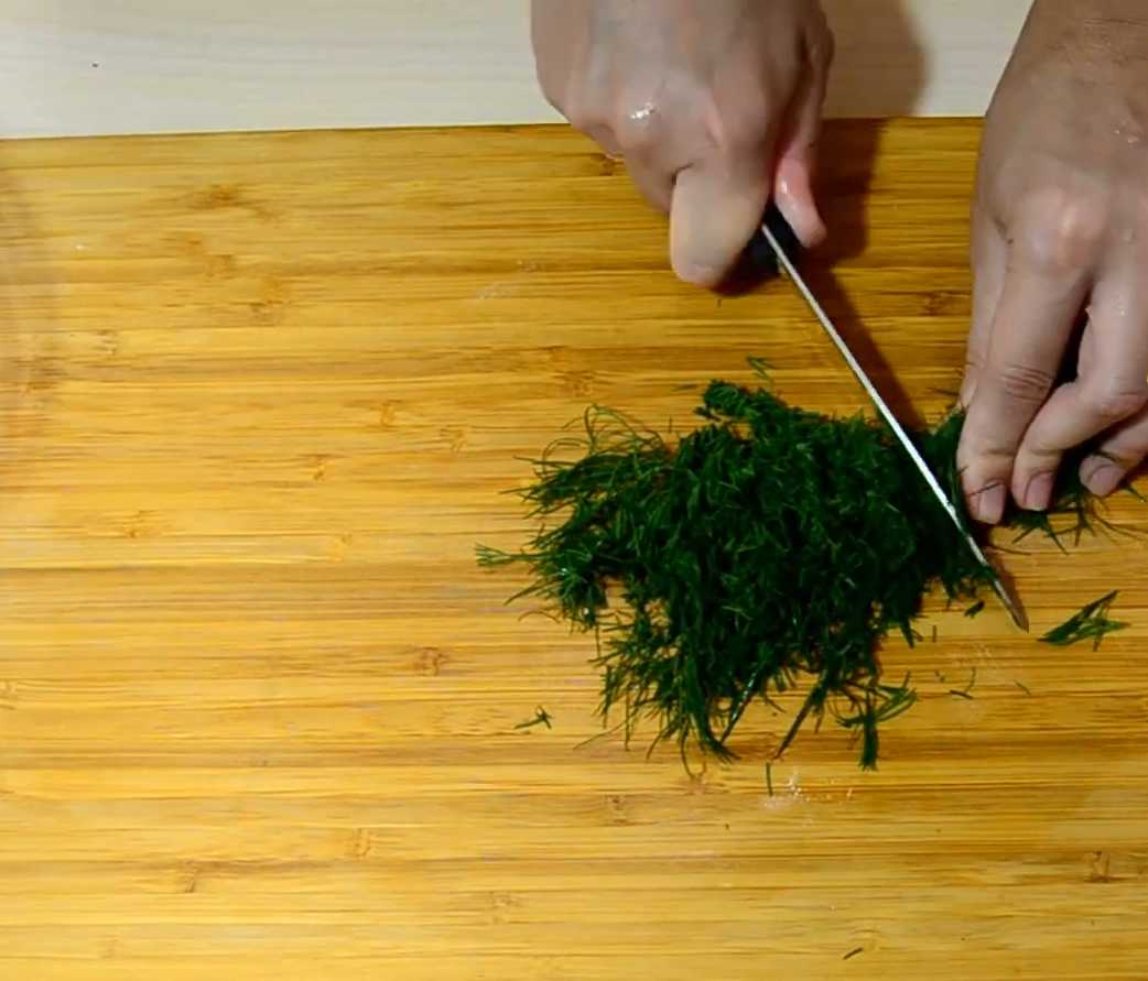 Салат с грибами и крабовыми палочками-Шаг 2