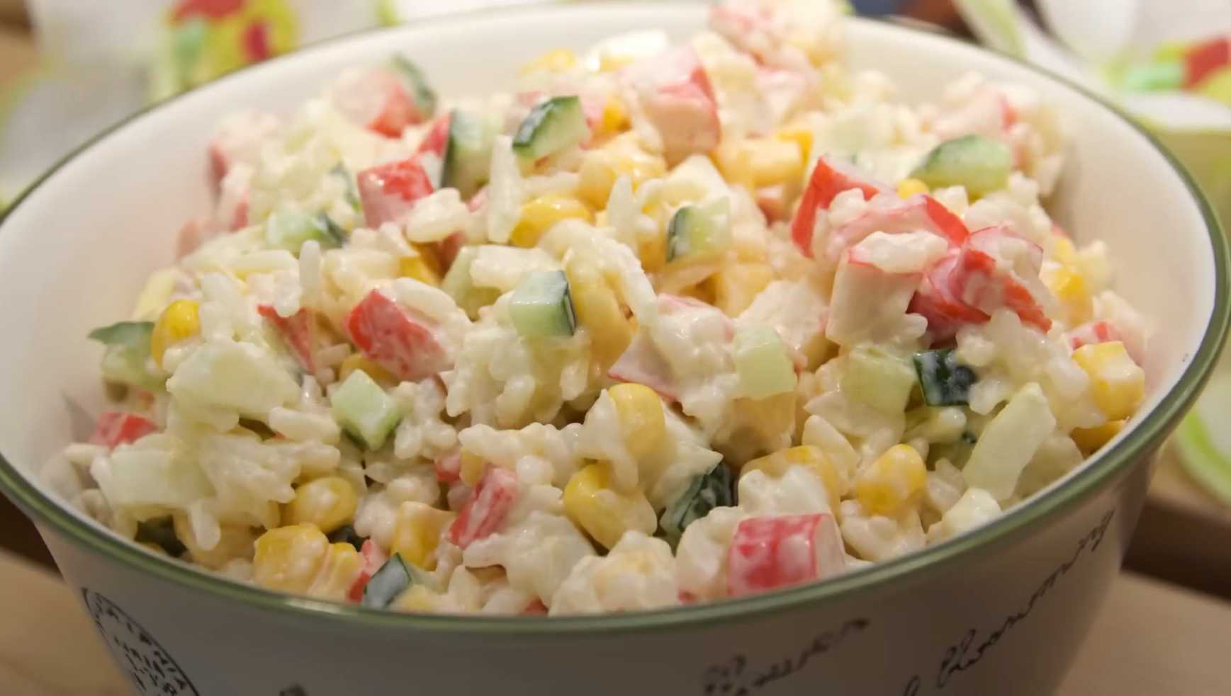 Крабовый салат с луком: классический рецепт с рисом-Шаг 10