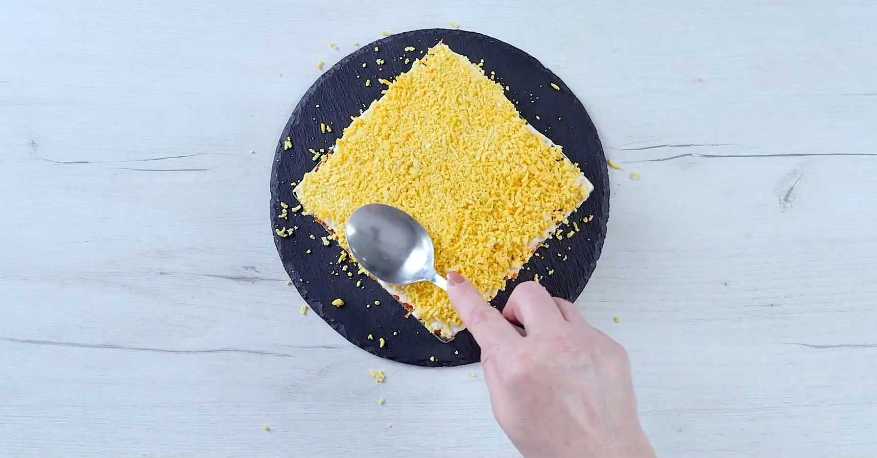 Крабовый салат с картошкой-Шаг 9