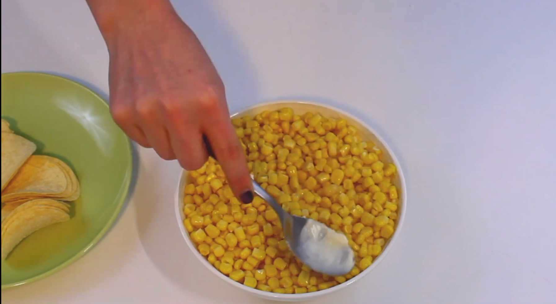 Крабовый салат с айсбергом: хрустящий и легкий рецепт-Шаг 7