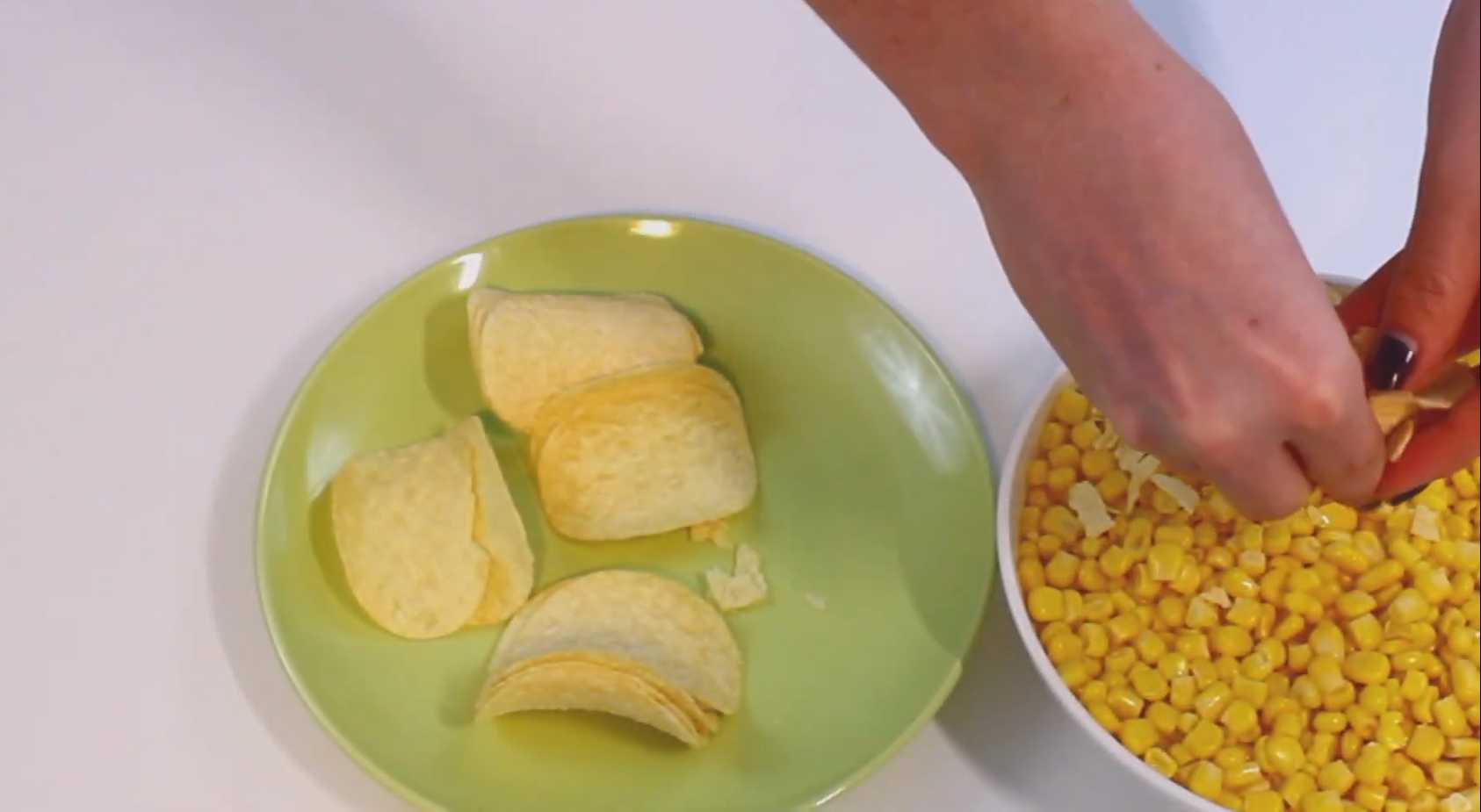 Крабовый салат с айсбергом: хрустящий и легкий рецепт-Шаг 8