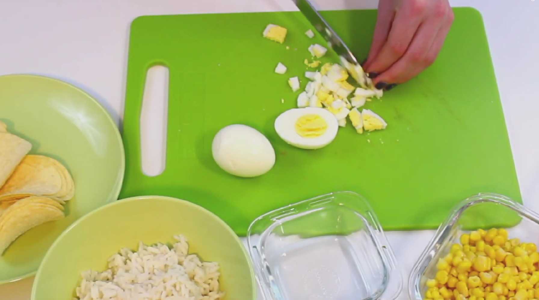 Крабовый салат с айсбергом: хрустящий и легкий рецепт-Шаг 2