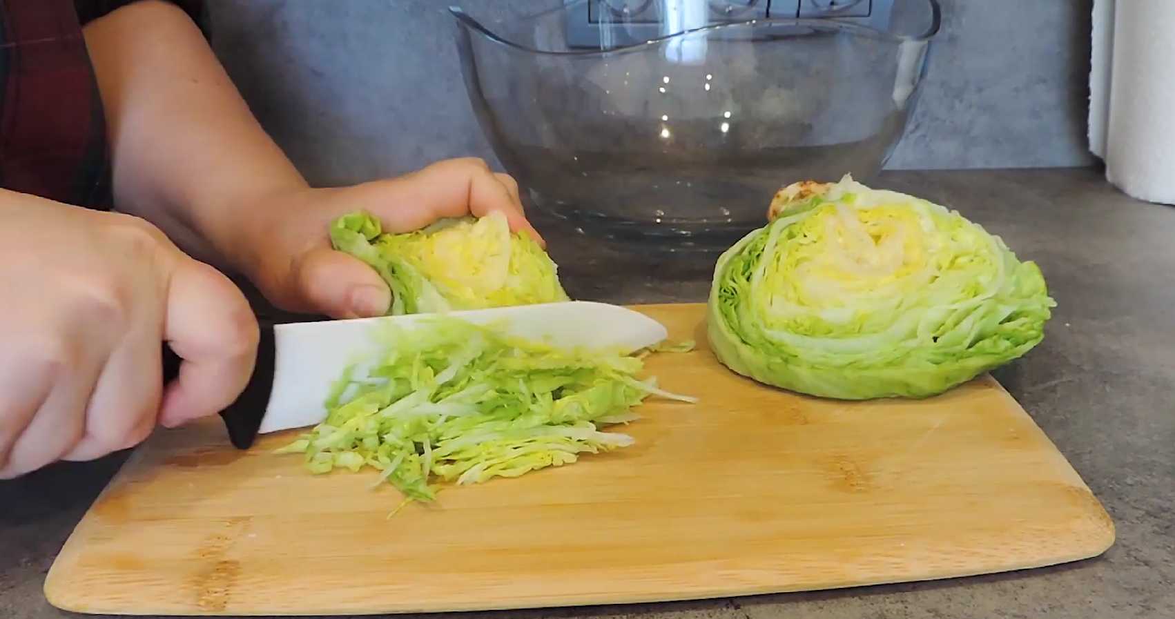 Крабовый салат с айсбергом: хрустящий и легкий рецепт-Шаг 1