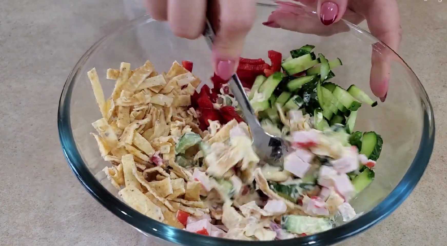 Крабовый салат с яичными блинчиками-Шаг 9