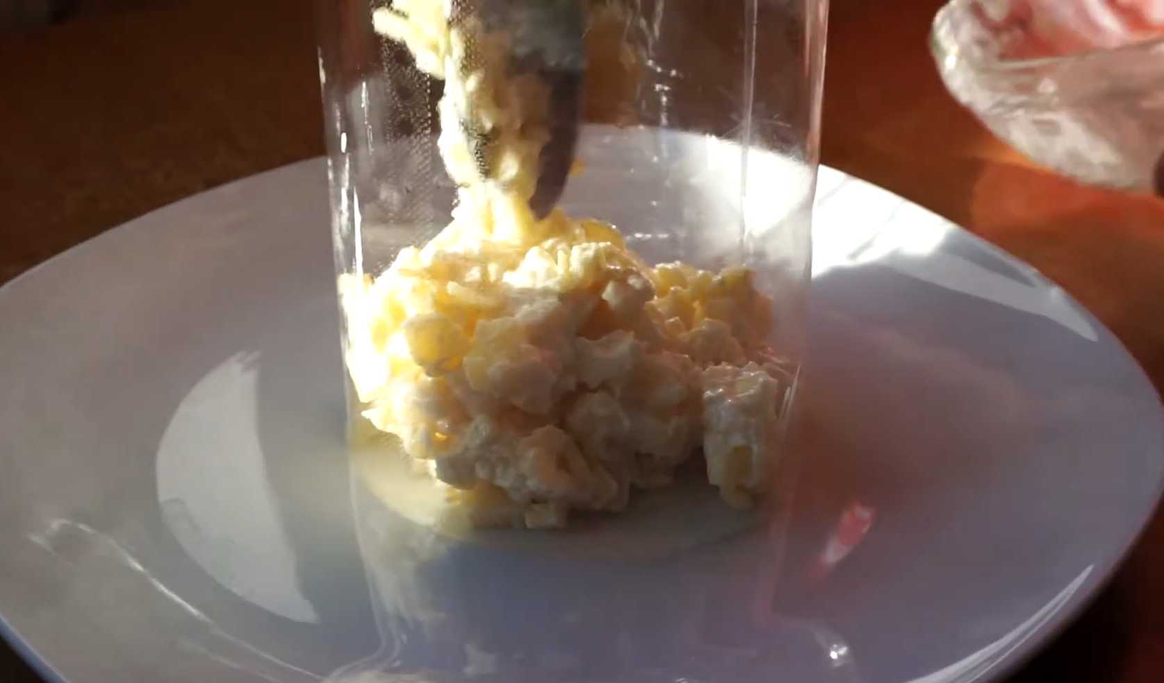 Крабовый салат с рыбой и маслинами-Шаг 2