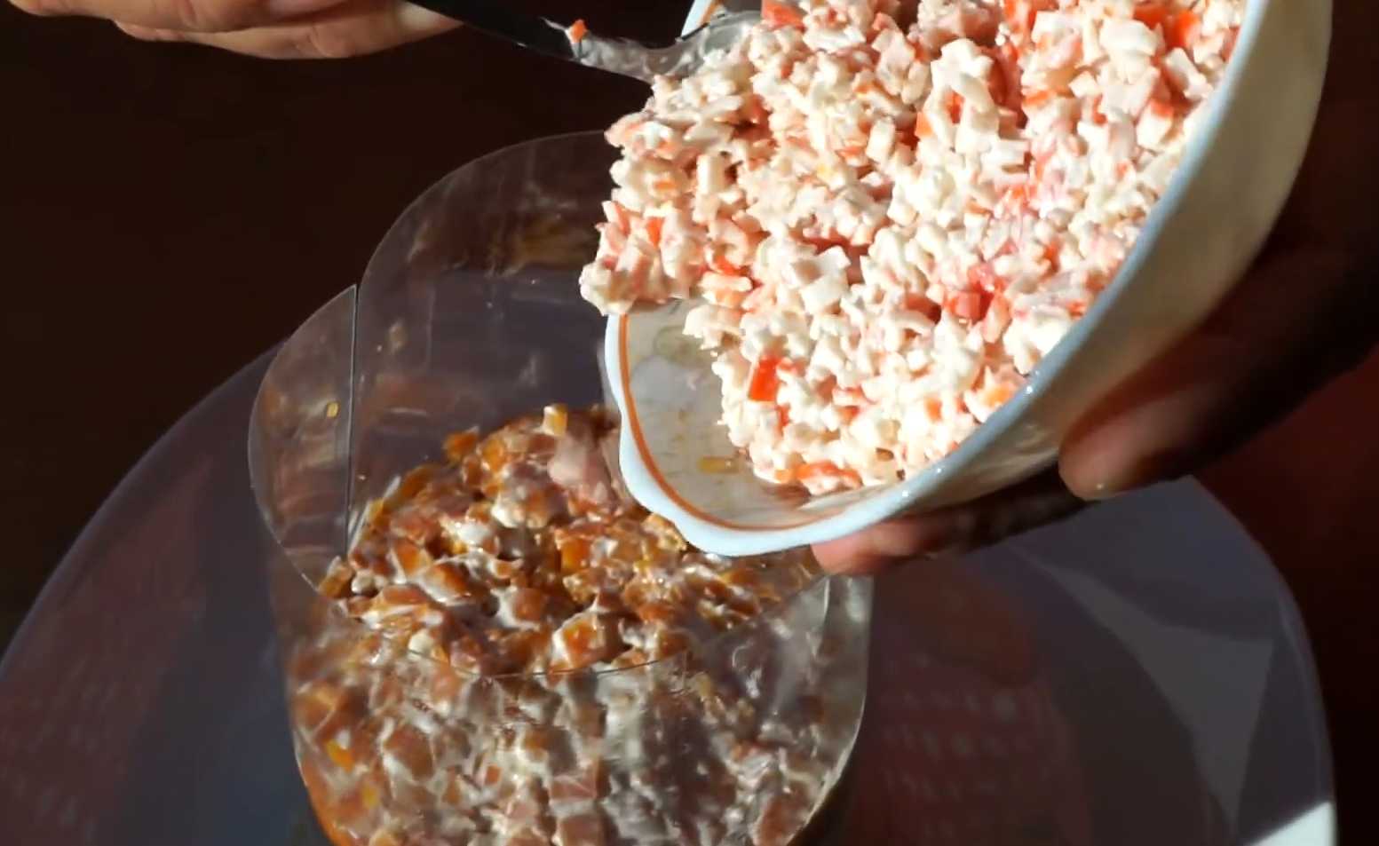 Крабовый салат с рыбой и маслинами-Шаг 7