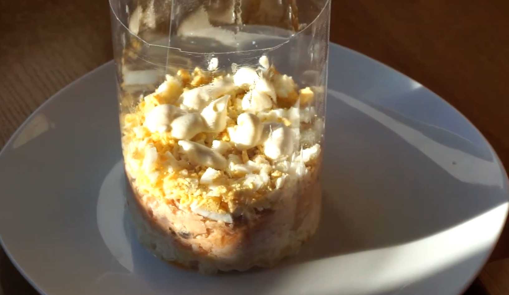 Крабовый салат с рыбой и маслинами-Шаг 4