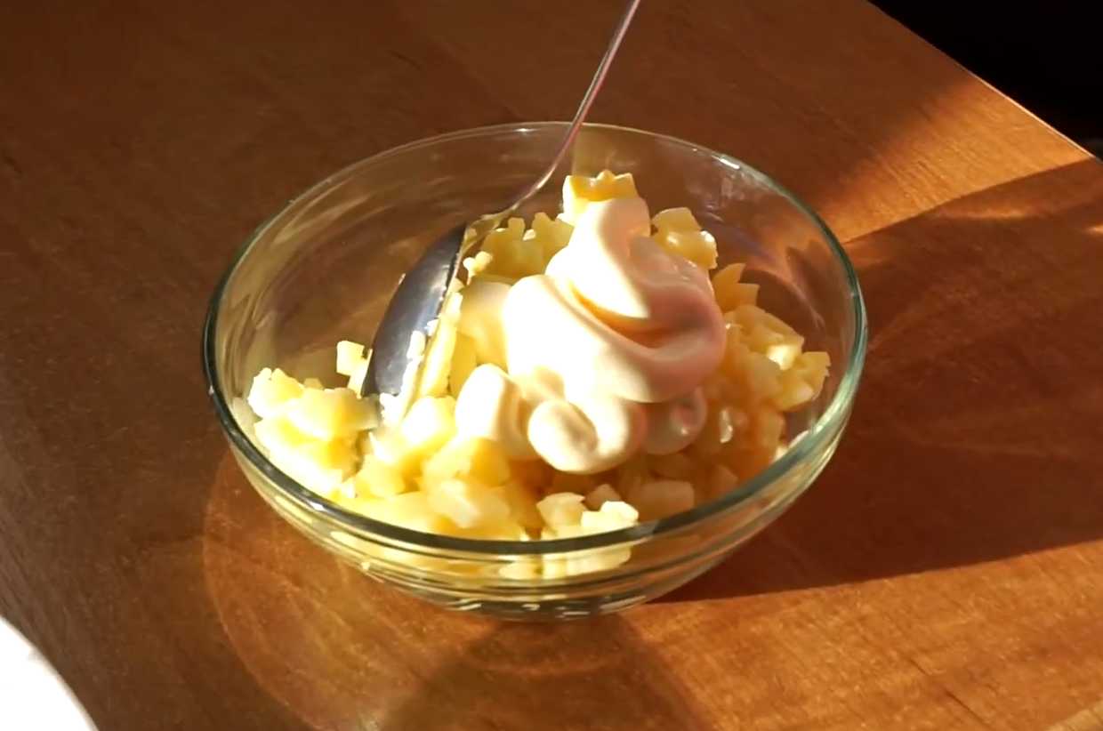 Крабовый салат с рыбой и маслинами-Шаг 1