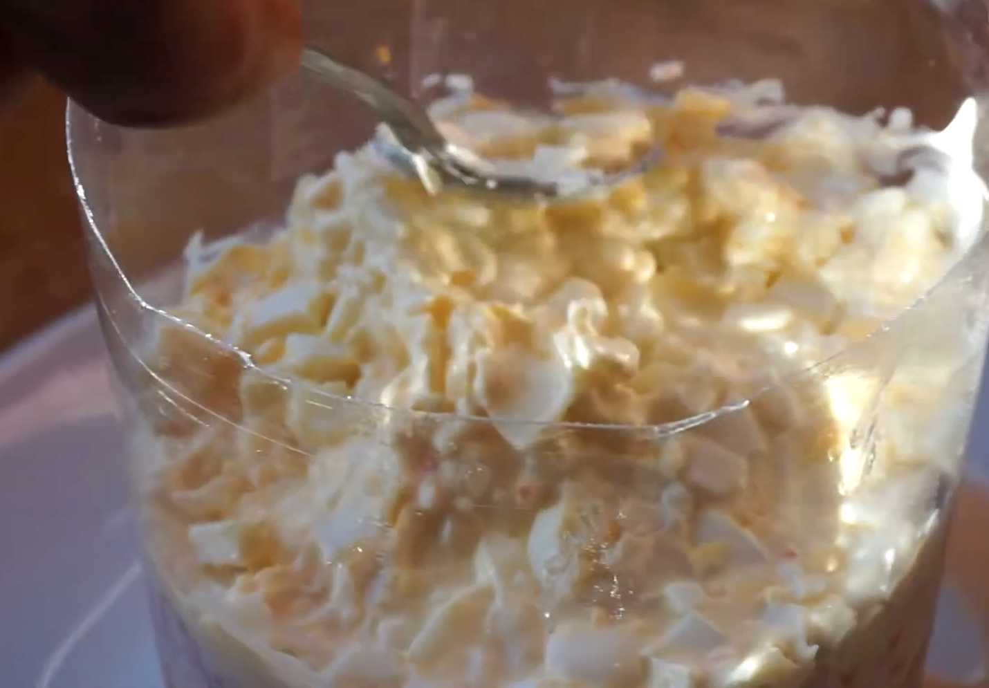 Крабовый салат с рыбой и маслинами-Шаг 8