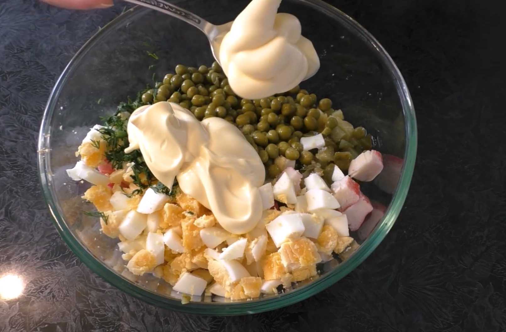 Крабовый салат с горошком-Шаг 6