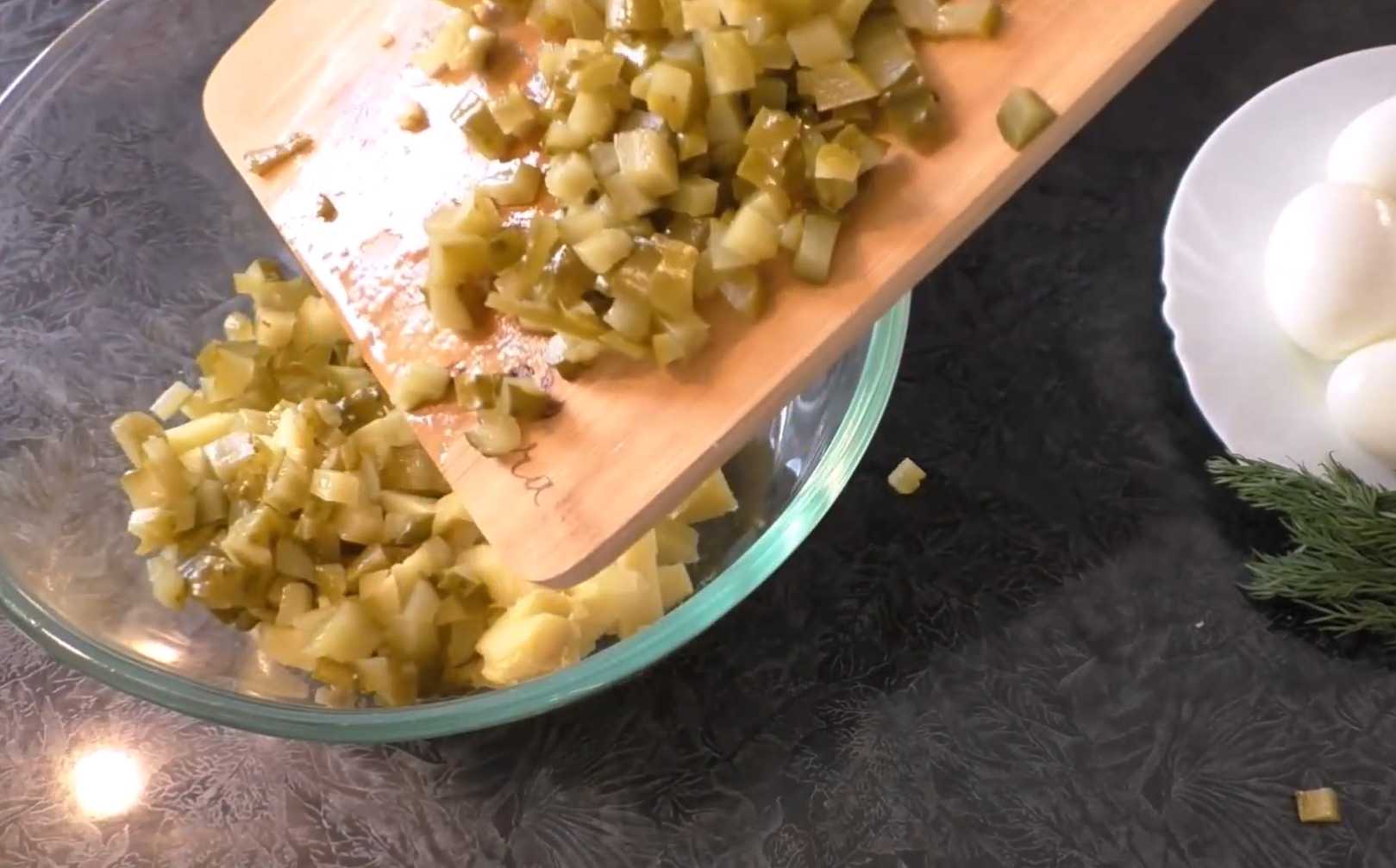 Крабовый салат с горошком-Шаг 2