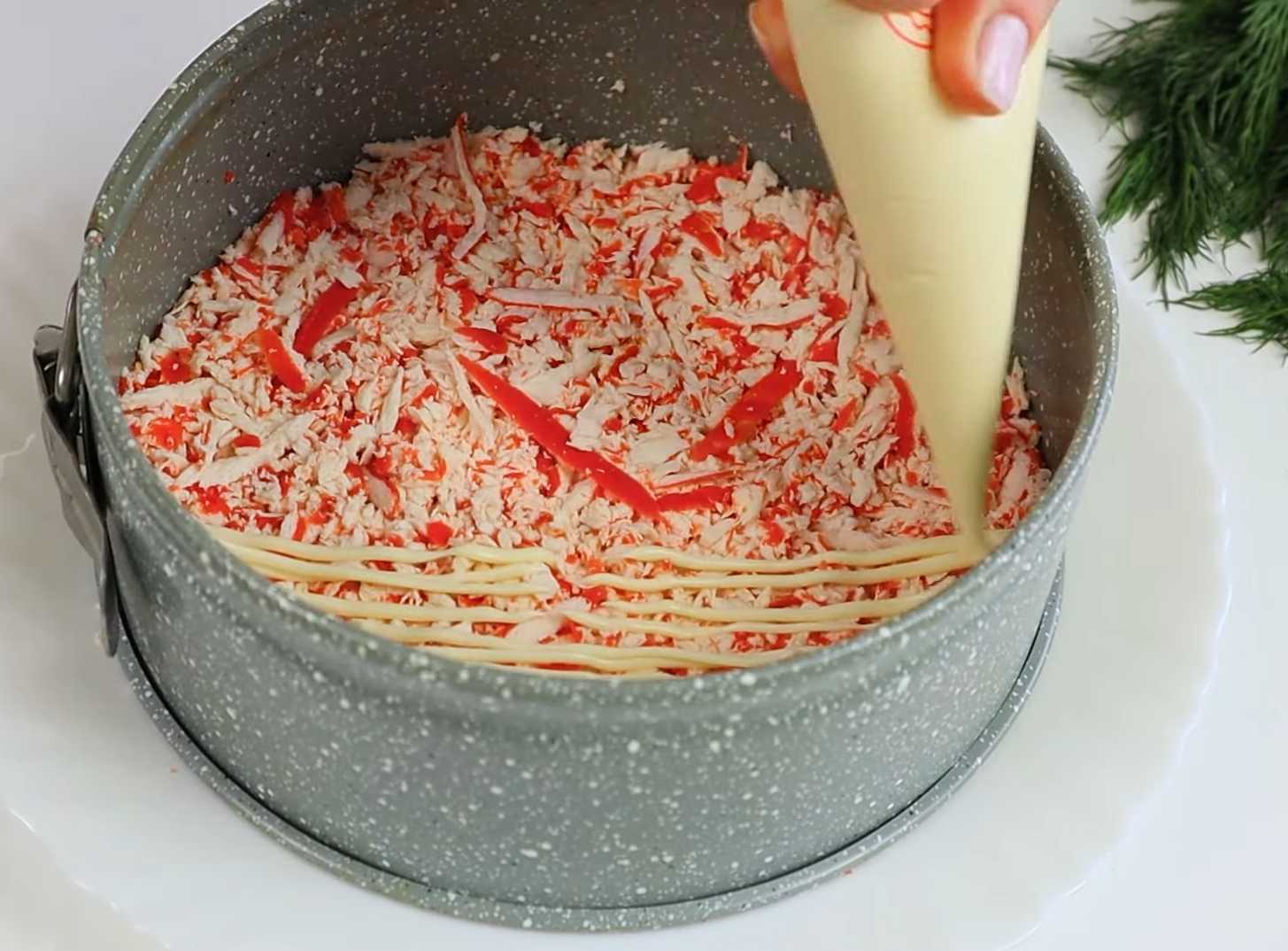 Крабовый салат слоями-Шаг 8