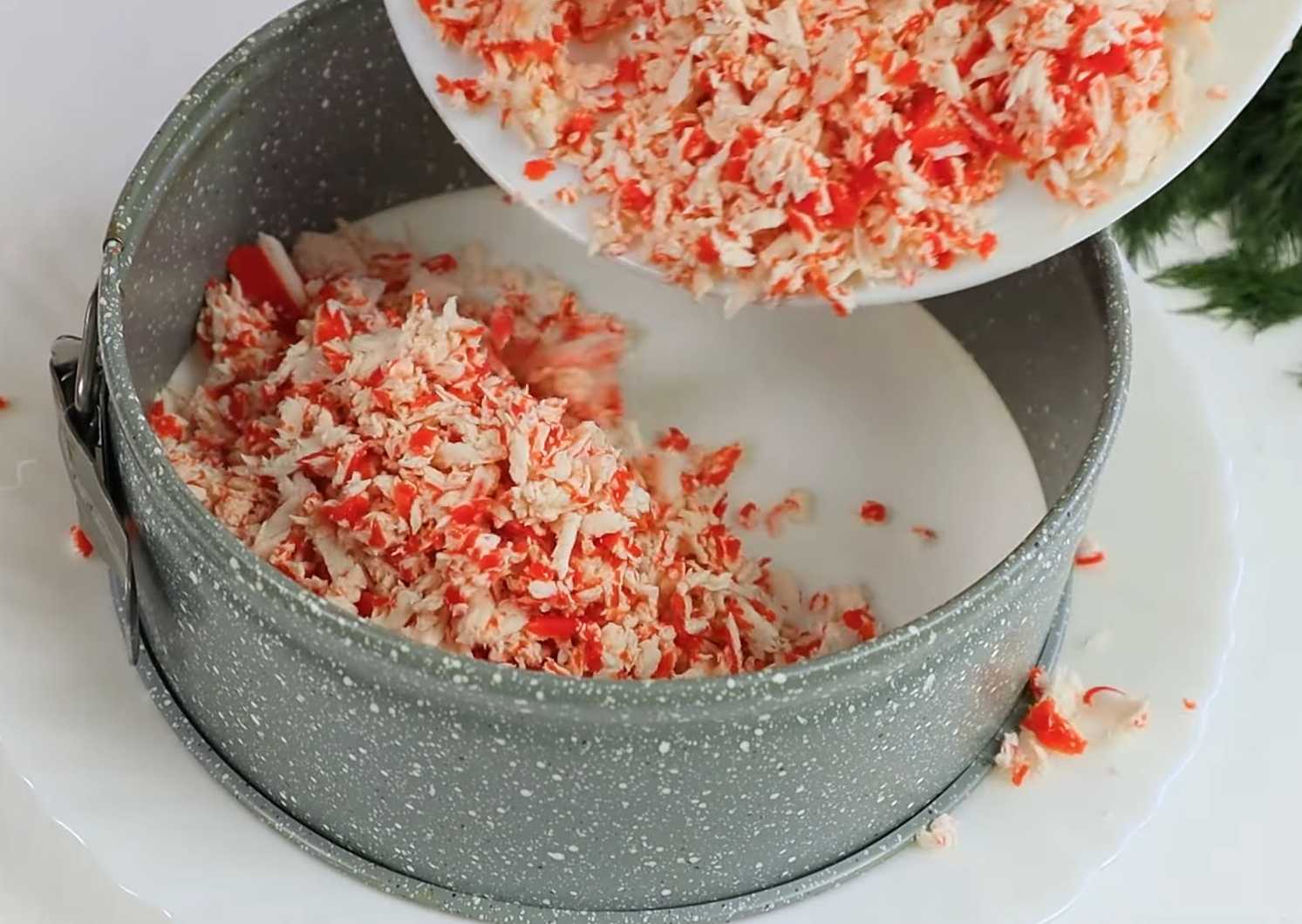 Крабовый салат слоями-Шаг 7