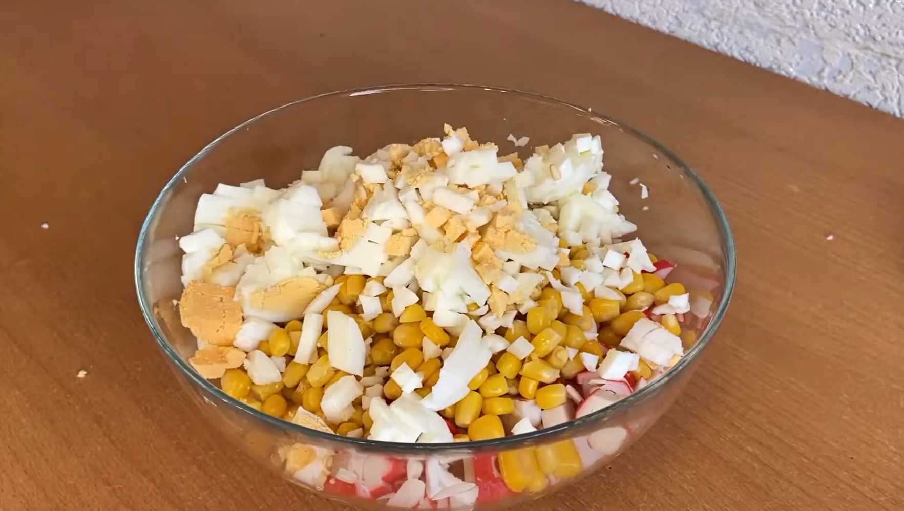 Крабовый салат в лаваше-Шаг 4