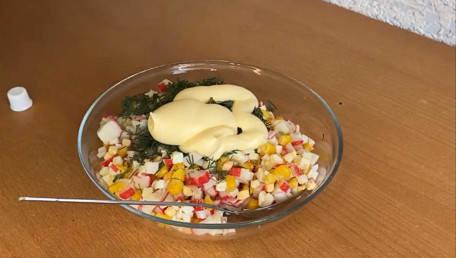 Крабовый салат в лаваше-Шаг 5