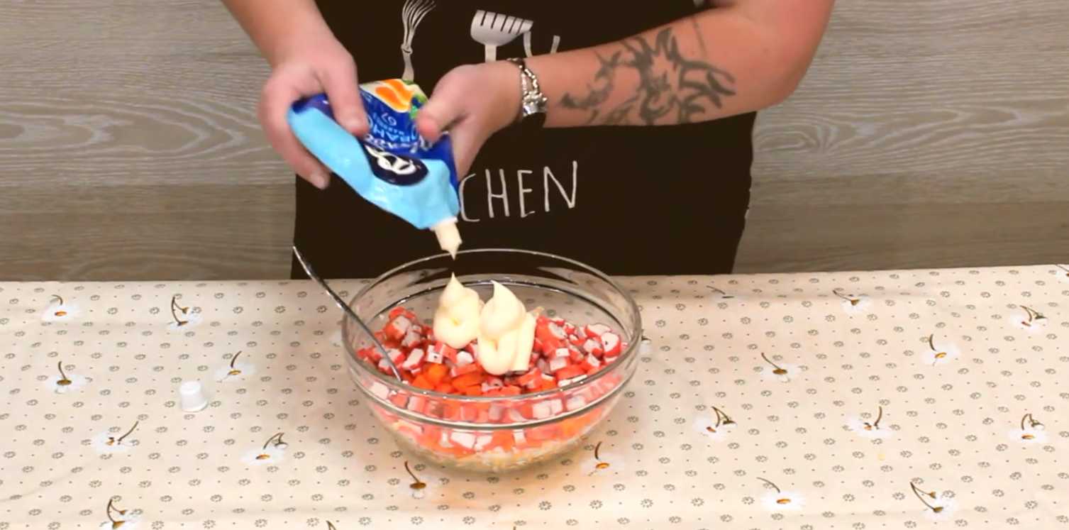 Крабовый салат с сыром-Шаг 5