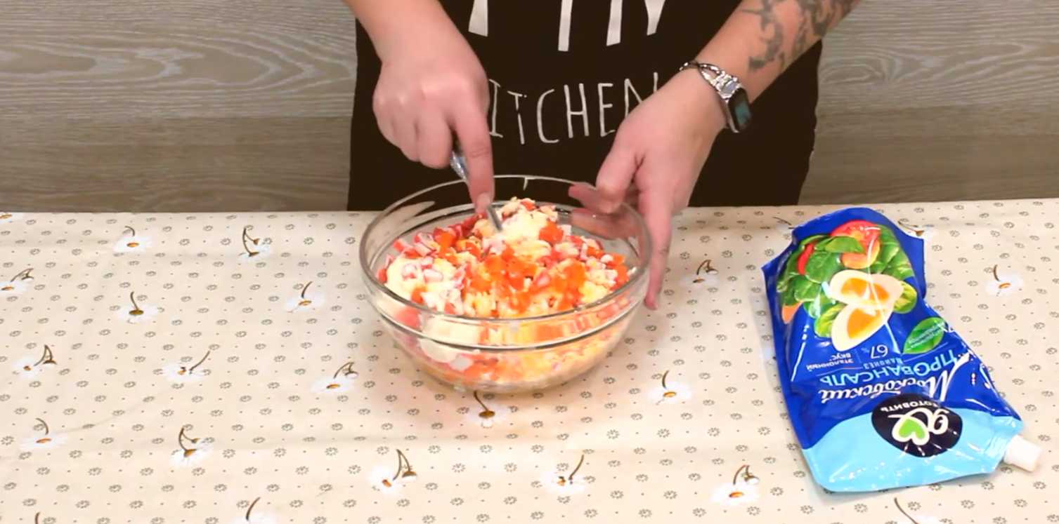 Крабовый салат с сыром-Шаг 6