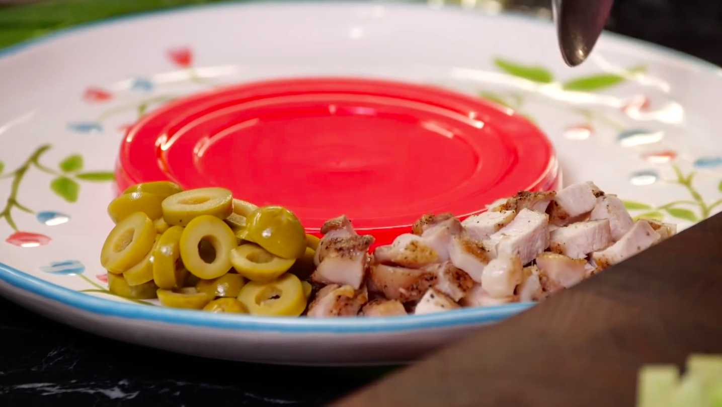 Оригинальный рецепт оливье-Шаг 10