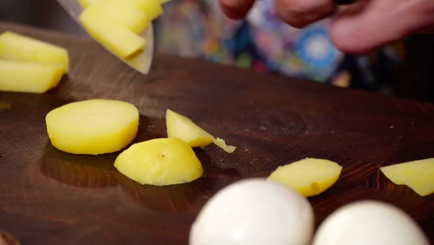 Оригинальный рецепт оливье-Шаг 5