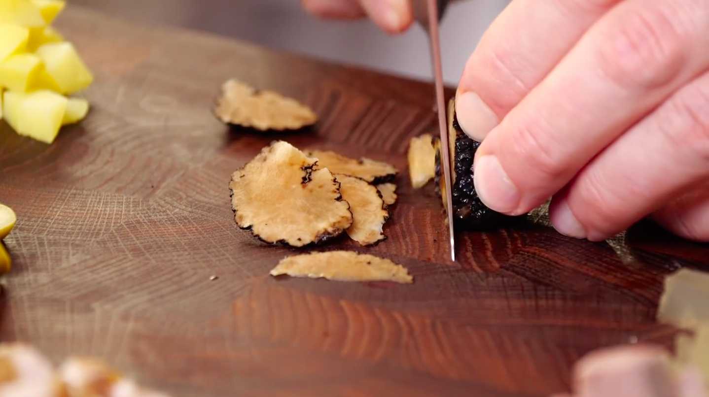 Оригинальный рецепт оливье-Шаг 9