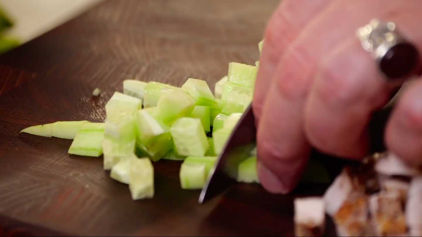 Оригинальный рецепт оливье-Шаг 2