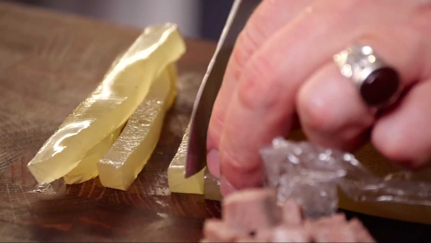 Оригинальный рецепт оливье-Шаг 8