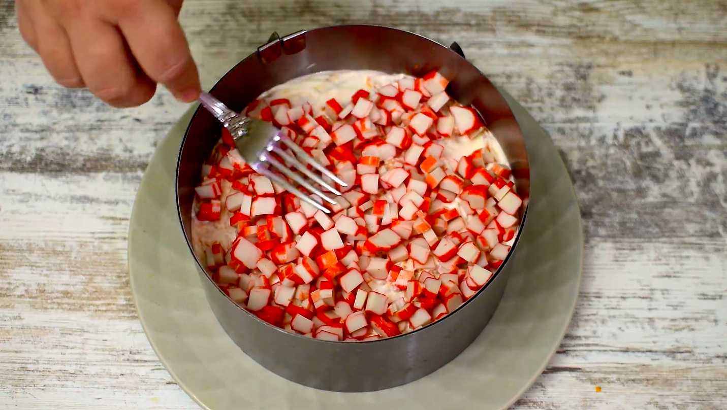 Салат под шубой с крабовыми палочками-Шаг 4