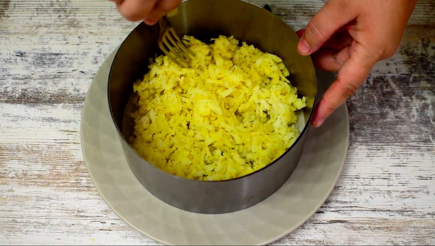 Салат под шубой с крабовыми палочками-Шаг 1