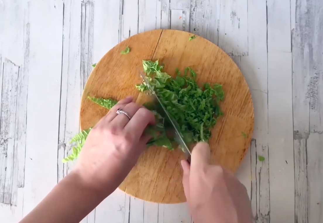 Крабовый салат с икрой-Шаг 5