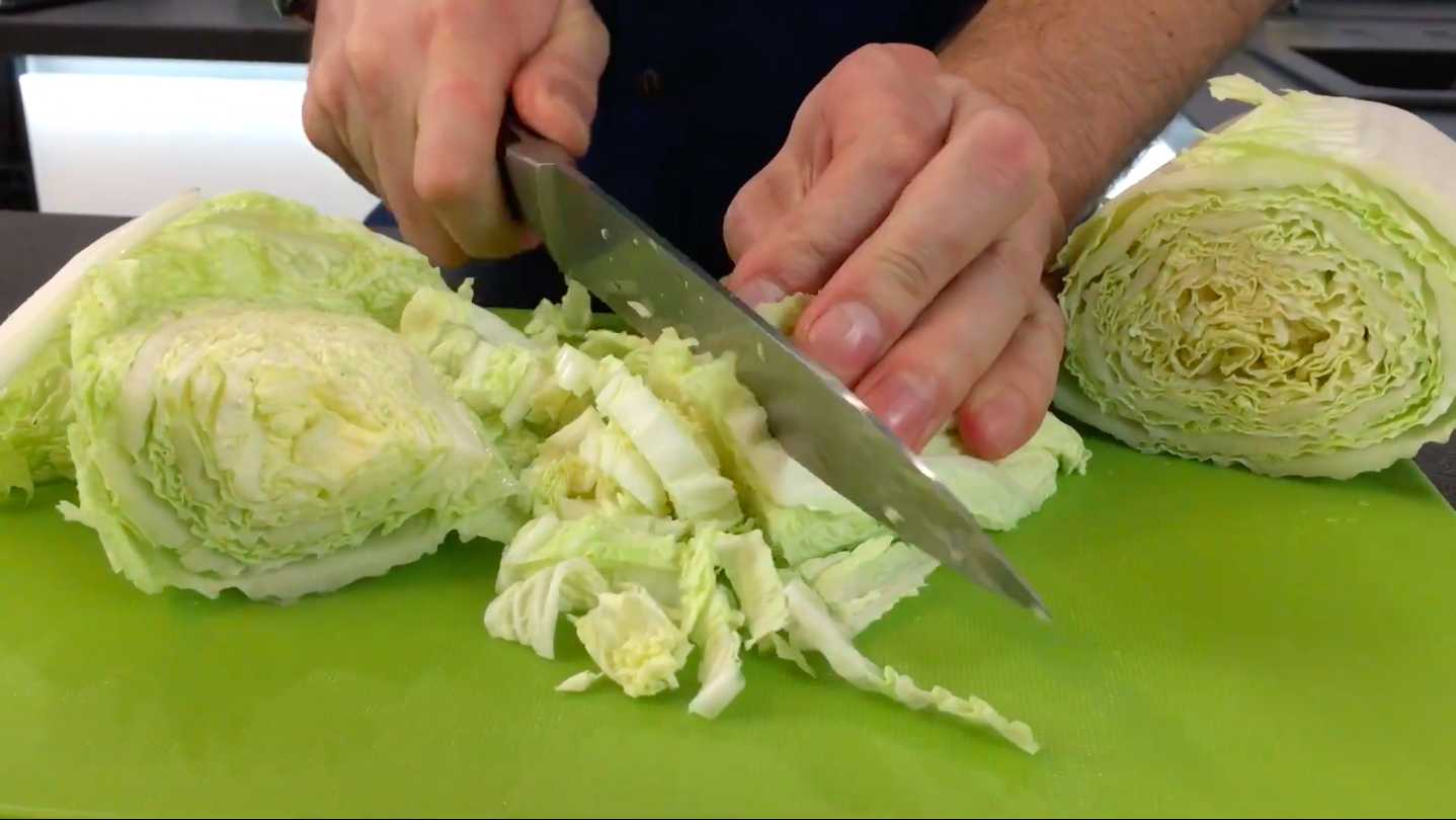 Крабовый салат с авокадо-Шаг 1