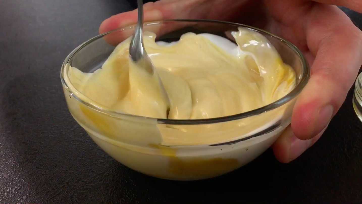 Крабовый салат с авокадо-Шаг 7