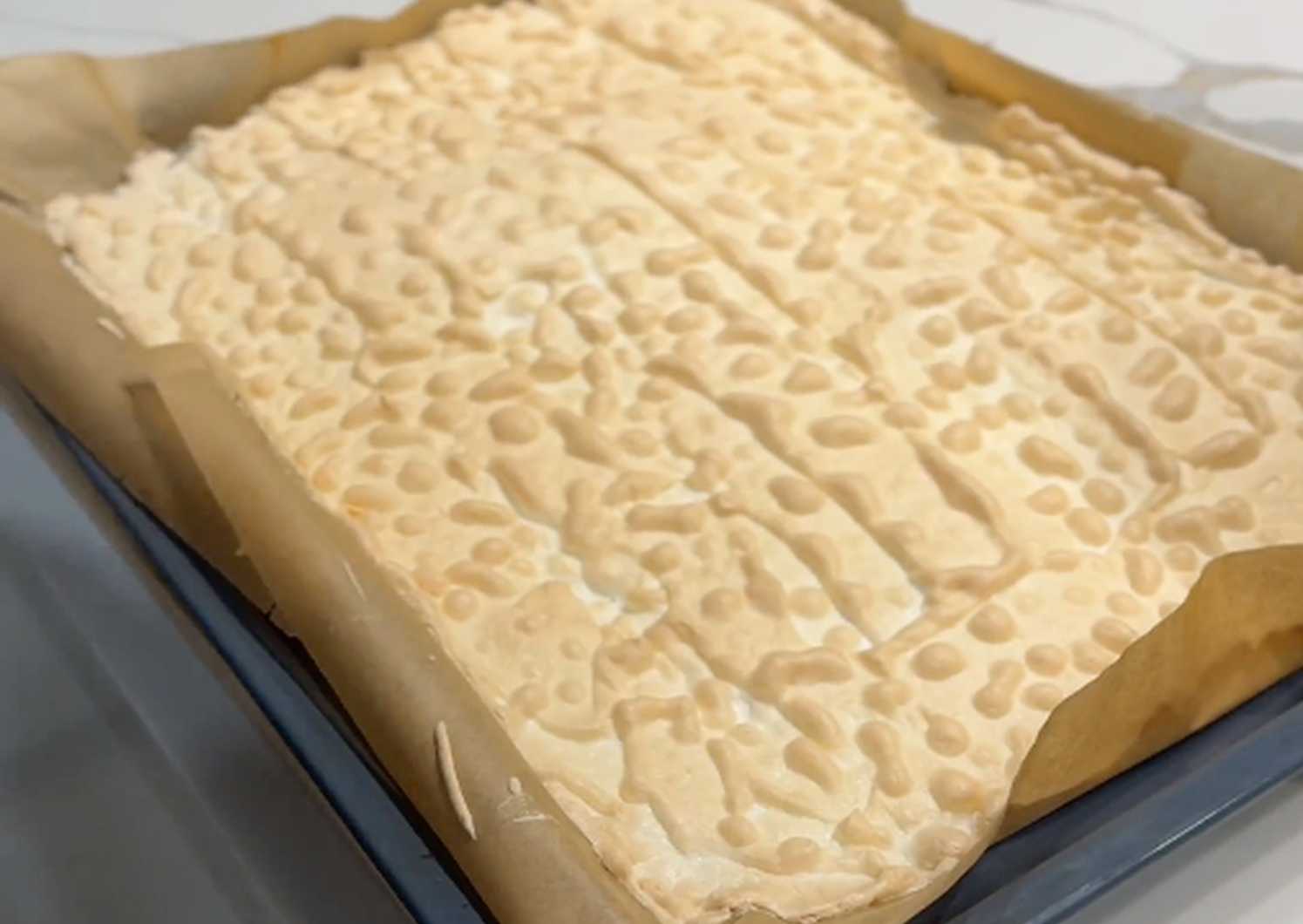 Меренговый рулет с ягодами-Шаг 4