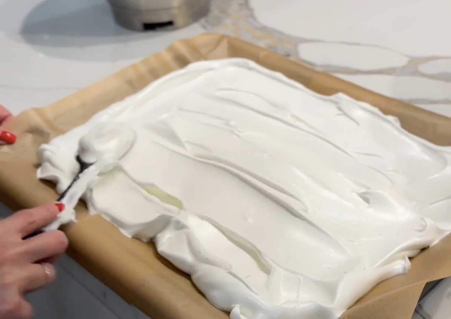 Меренговый рулет с ягодами-Шаг 3