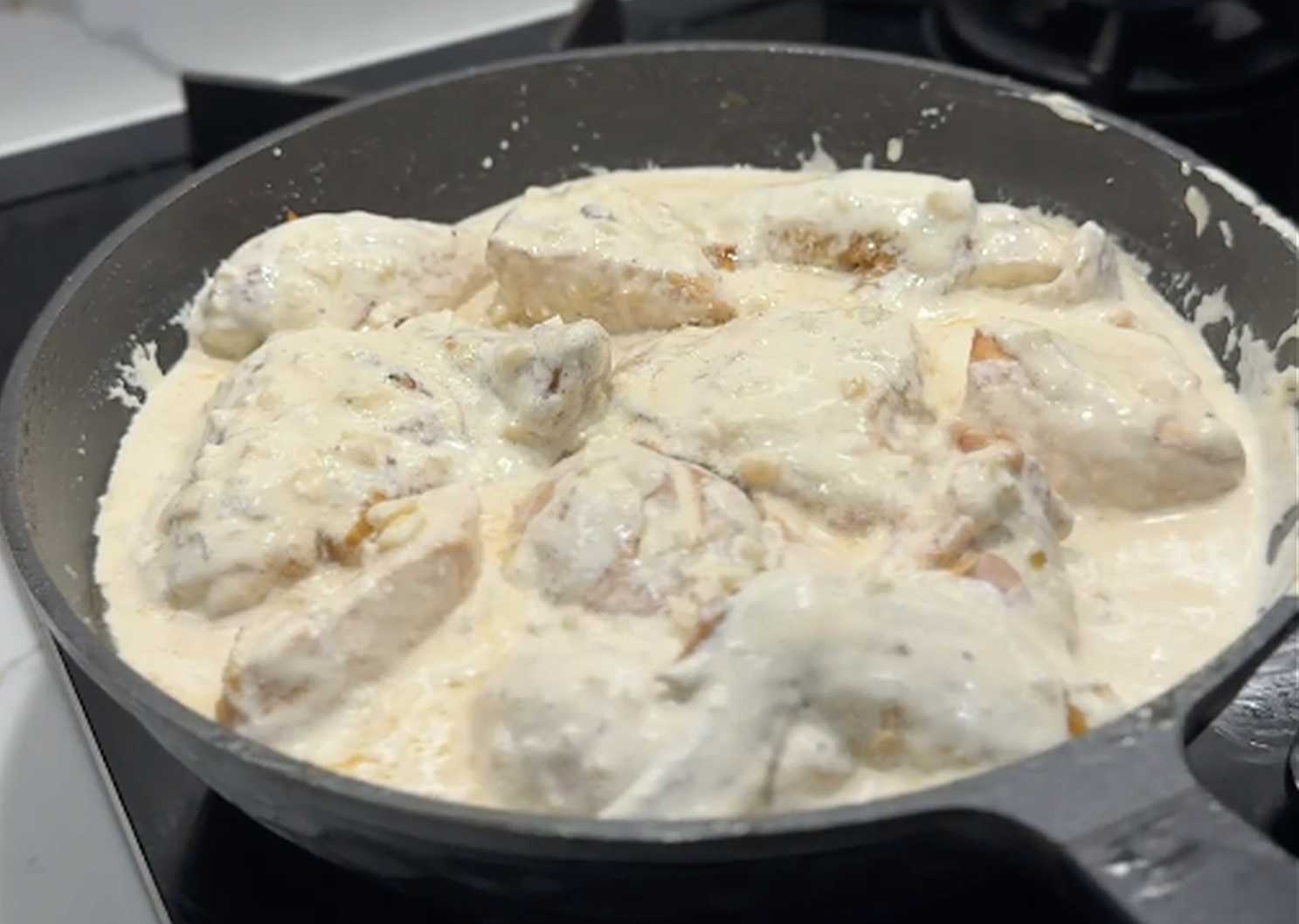 Курица в сливочном соусе-Шаг 5: Подавайте