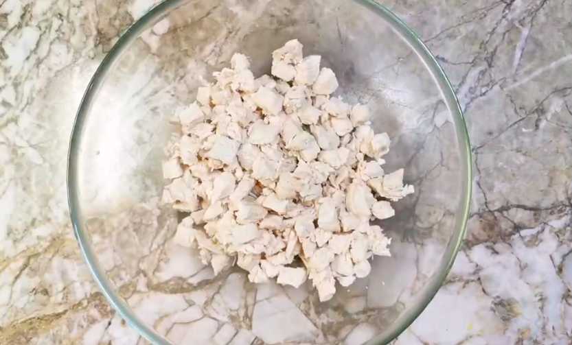 Крабовый салат с куриной грудкой-Шаг 1