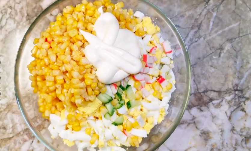 Крабовый салат с куриной грудкой-Шаг 6