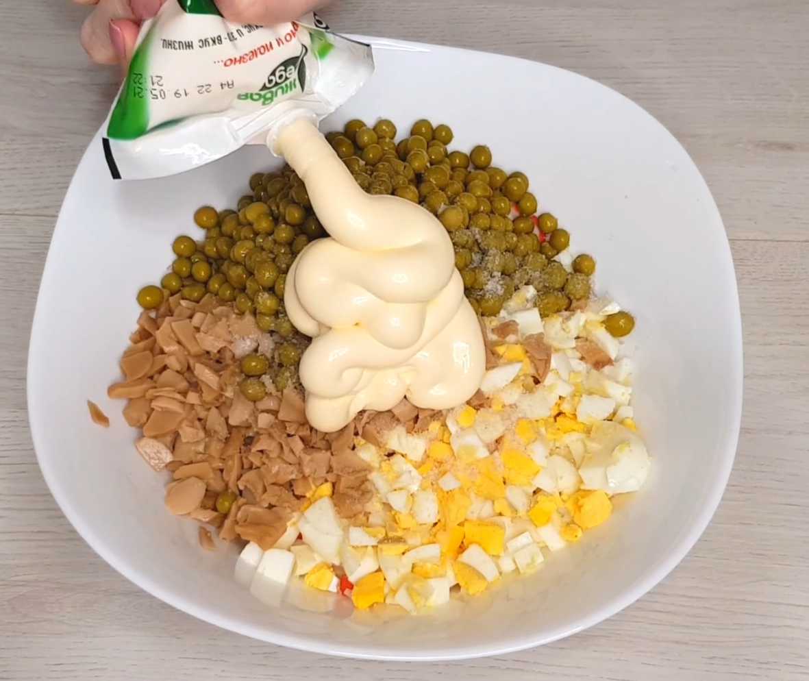 Крабовый салат с горошком-Шаг 6