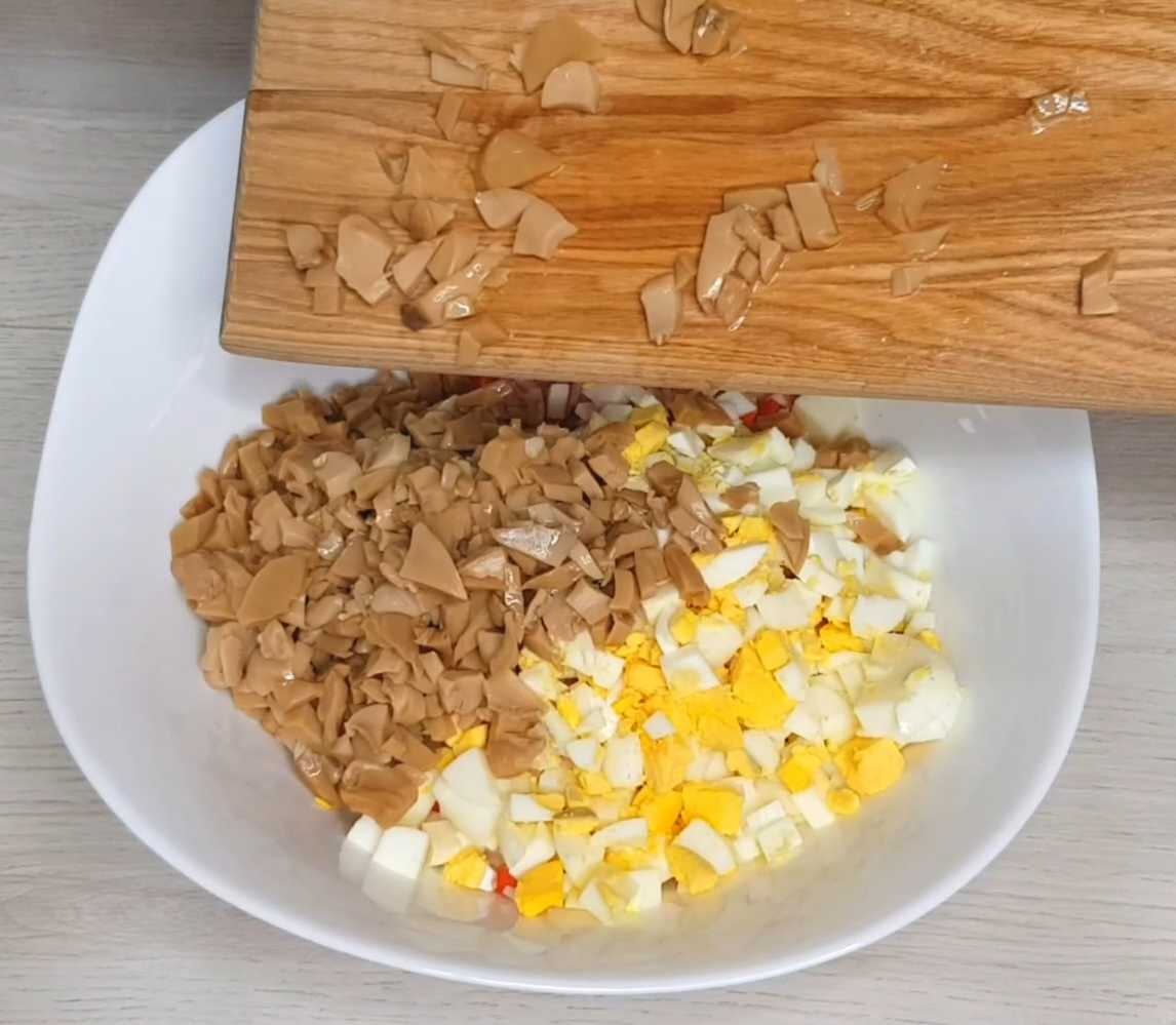 Крабовый салат с горошком-Шаг 4