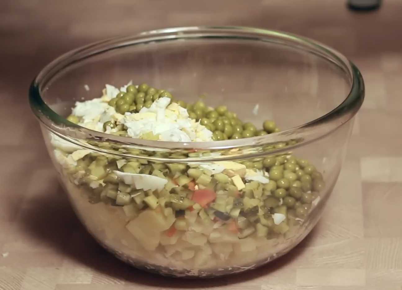 Оливье с копченой рыбой-Шаг 5